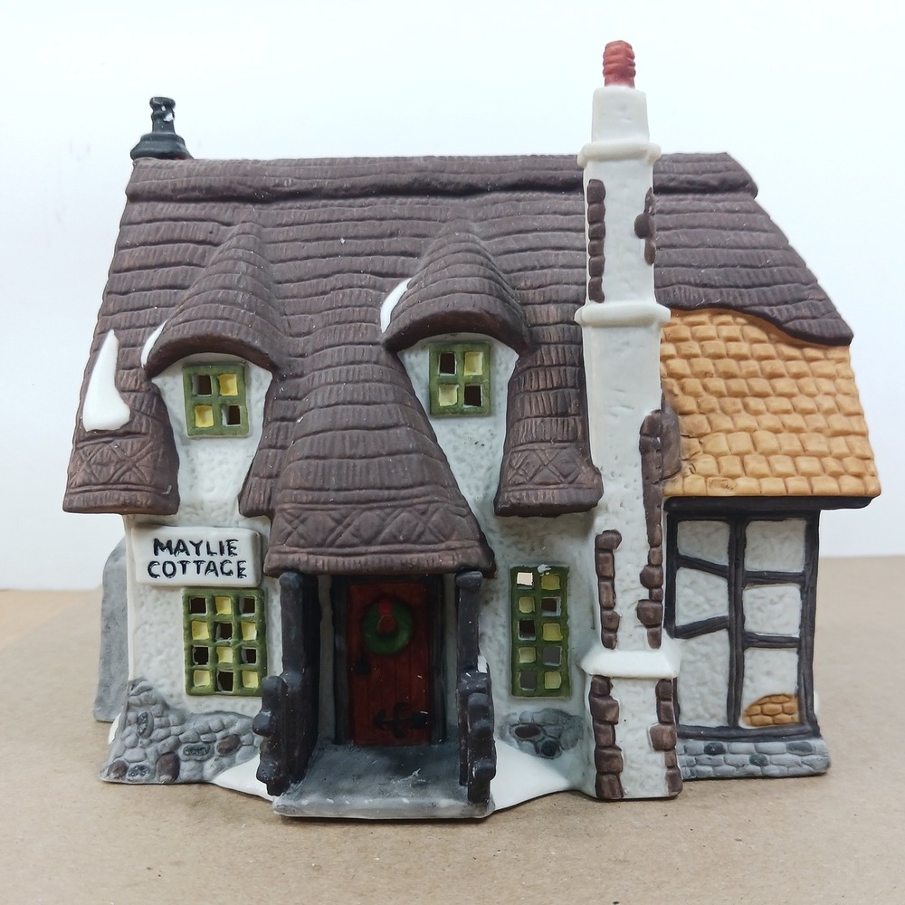 Dept 56 Dickens Village Series Maylie Cottage Oliver Twist 5553-0 Porcelain